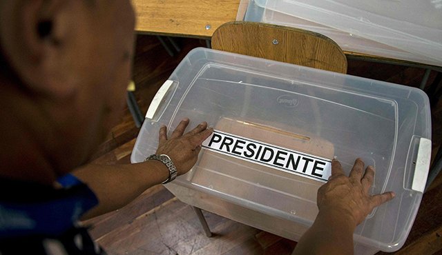 Unos 14,3 millones de votantes están convocados a elegir entre el conservador Sebastián Piñera y el progresista Alejandro Guillier. AFP