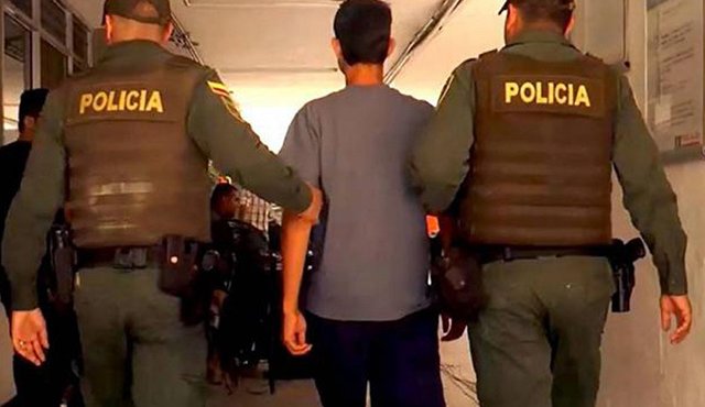Este es el menor quien, según la Policía, accionó el arma que terminó con la vida del vigilante. Fue localizado y aprehendido en el barrio Villarelys. Colprensa