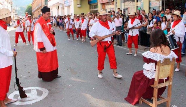 Desfile de Genitores en Ocaña. Archivo La Opinión