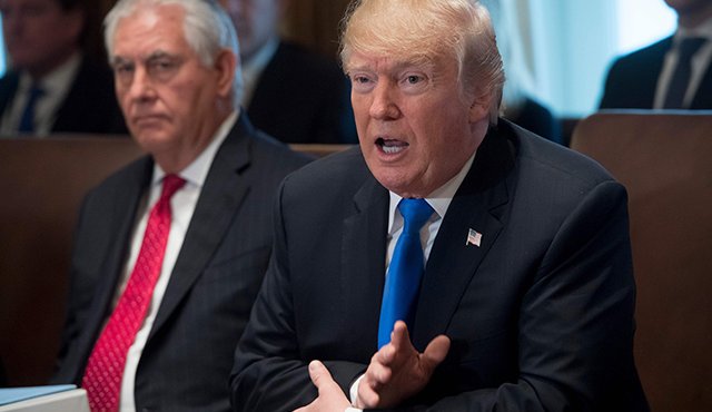El libro Fuego y Fuera Dentro de la Casa Blanca de Trump de Michael Wolf, arremete contra personas cercanas al presidente estadounidense como su hijo Donald Trump Junior y su yerno Jared Kushner. AFP