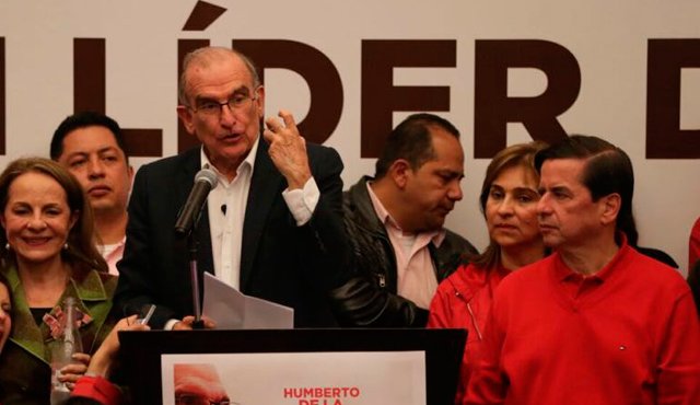 De la Calle recalcó la necesidad de hacer una enorme coalición para evitar que “el pan de la paz se queme en la puerta del horno”.
Colprensa