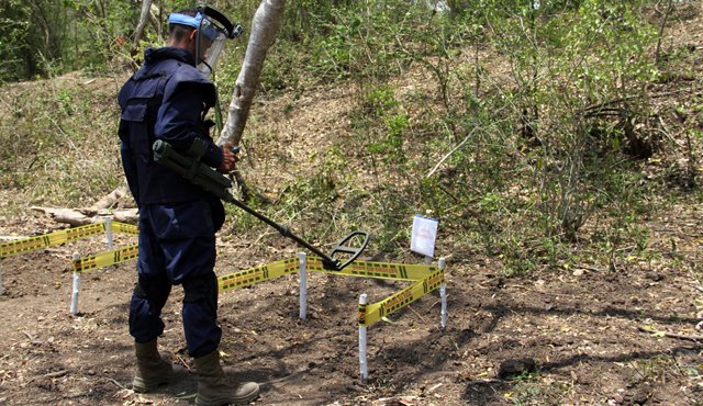 Las minas antipersonales junto con el desplazamiento forzado fueron las principales causas por la que cientos de colombianos abandonaron el campo. Colprensa