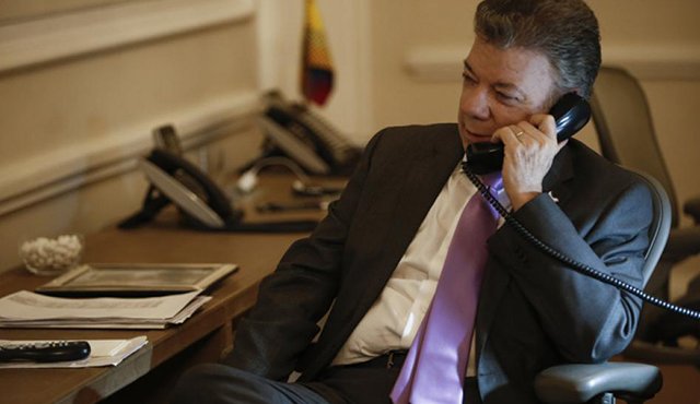 El tema salió cuando Santos quiso llamar a Trump para solidarizarse con las víctimas del huracán Harvey. Colprensa