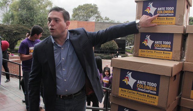 Juan Carlos Pinzón se inscribió por firmas, luego de haber renunciado al Partido de la U. Colprensa