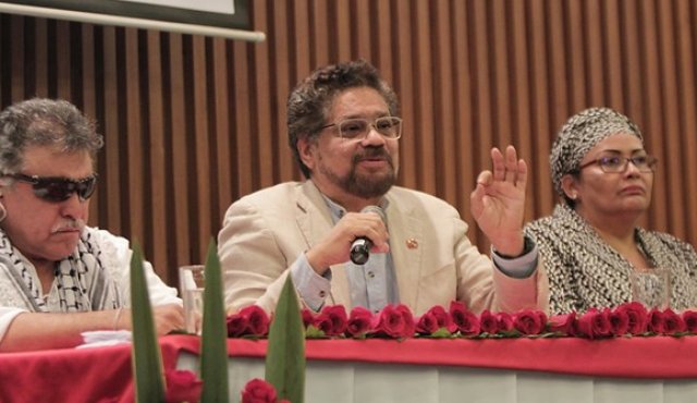 Jesús Santrich, Iván Márquez y Victoria Sandino. Colprensa