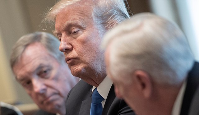 “Queremos que vengan de todas partes”, dijo Trump consultado sobre su política migratoria durante una reunión en la Oficina Oval con el presidente de Kazajistán, Nursultán Nazarbayev. AFP