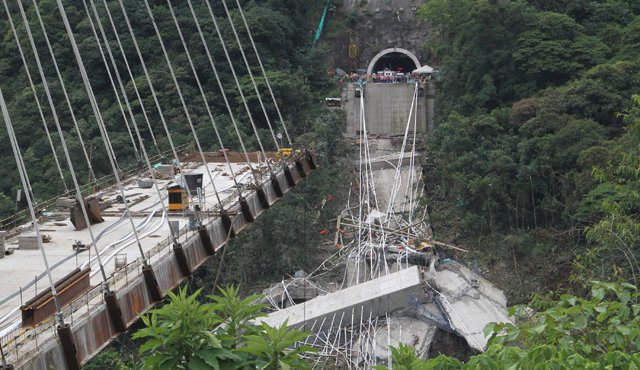 El puente de Chirajara se desplomó en la vía Bogotá-Villavicencio Colprensa