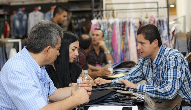 Unas 3000 empresas de confecciones integran el sistema moda en la región incluyendo los comercializadores. Archivo de La Opinión