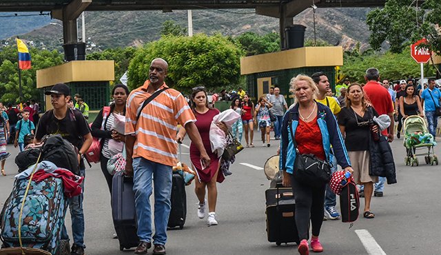 La llegada masiva de venezolanos a Norte de Santander ha agravado la situación por la que atraviesa Cúcuta y desbordado la capacidad de atención de los gobiernos local y regional. Archivo
