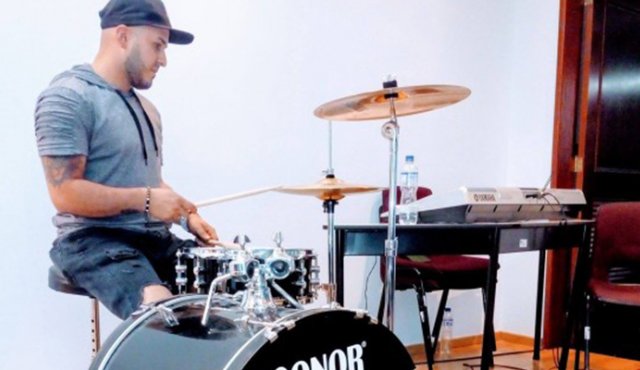 Juan Andrés Suárez Gómez, baterista conocido como Macario. Colprensa