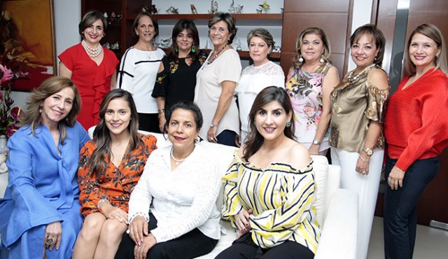 Patricia González, Maryuri Espinel, Doris Núñez, Karime Caicedo, María Elena Pérez, Norma Hernández, Dora Haddad, Margarita Giraldo, Martha Pérez, Sandra Reyes, Jhovana Carreño y Viviana Duplat. Mario Caicedo