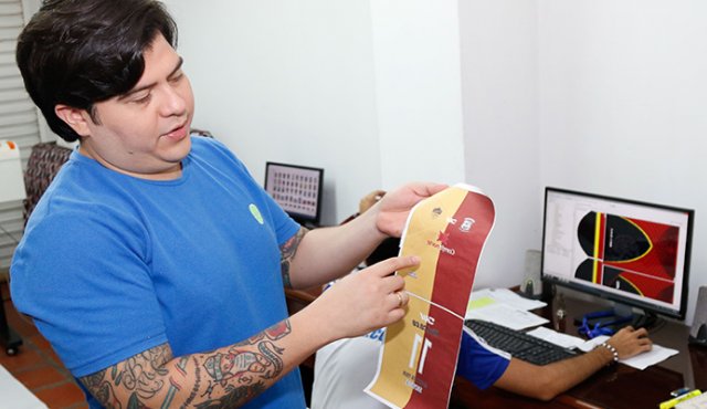 Rafael Alvarado Muñoz es aficionado y coleccionista de Star Wars. En los últimos ocho años, su marca cucuteña pasó de 8 a 17 empleados y tecnificó la producción. Mario Franco