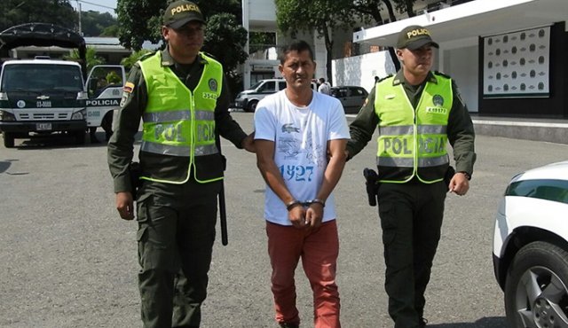 La captura se logró momentos en los que los uniformados realizaban labores de control y solicitud de antecedentes a personas en la calle 26 con avenida 21 del barrio Nuevo. Cortesía Policía