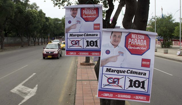 Algunos candidatos son abusivos en el espacio público, instalando su propaganda. Alfredo Estévez