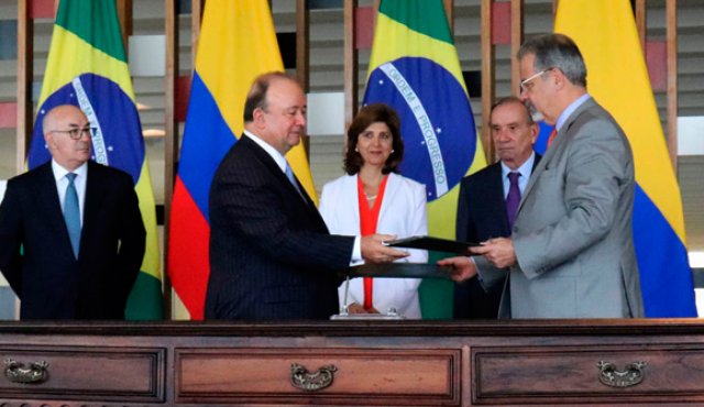 El canciller brasilero Aloysio Nunes, su homóloga colombiana María Ángela Holguín, y los ministros de Defensa de los dos países sostuvieron un encuentro para definir estrategias ante la llegada de venezolanos que huyen de su nación. Cancillería