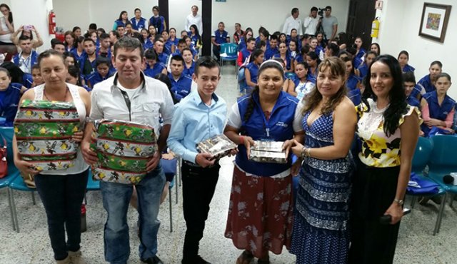 Los cuatro proyectos ganadores recibieron tabletas electrónicas y una bicicleta. Cortesía