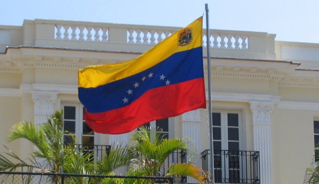 En 2012, el entonces presidente venezolano Hugo Chávez cerró el consulado en Miami, lo que llevó a sus ciudadanos a movilizarse a Nueva Orleans para realizar trámites consulares o votar. Archivo