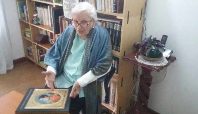 La veterana dirigente le entregó las banderas de su lucha social y política a la candidata a la Cámara Alix Marina Ojeda Álvarez. Cortesía