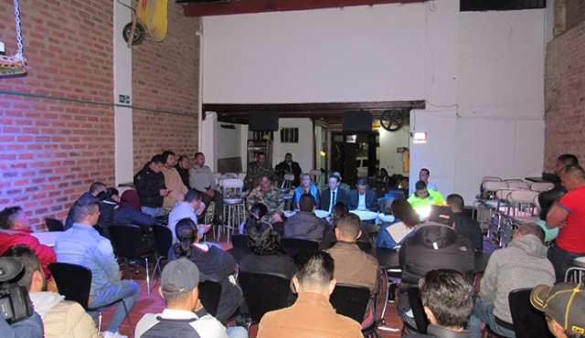 En la reunión con los propietarios de los establecimientos, se acordó no reducir los horarios para que no se vean afectadas las ventas. Cortesía