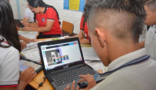 La falta de acceso a la educación básica, media y superior, principalmente en el sector rural, las deficiencias en la infraestructura institucional y la carencia o malas condiciones en las que laboran algunos docentes, siguen siendo las quejas que persisten en la región. Archivo de La Opinión