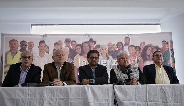 Un día después de la operación a la que fue sometido el exjefe guerrillero, Rodrigo Londoño Echeverri, el consejo político de Farc anunció su decisión de no continuar adelante con el proyecto a la Presidencia de la República. Colprensa
