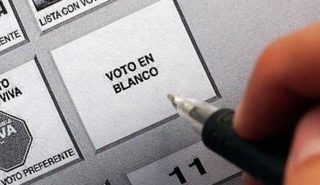Si nunguno lo convence, ejerza su derecho como ciudadano, marcando la casilla o la zona de marcación del voto en blanco. Colprensa