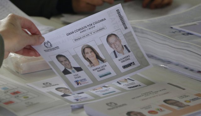 El ente anunció la clausura de las mesas en todo el país a partir de las 4:00 de la tarde, como lo establece la norma. Colprensa
