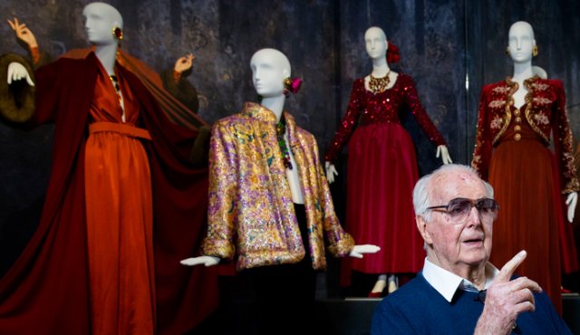 Givenchy compartió su vida con el también modisto Philippe Venet. AFP