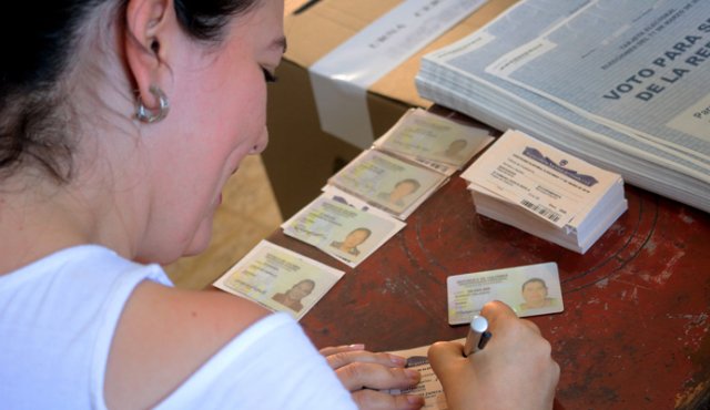 El ministro Guillermo Rivera destacó que las garantías para los ciudadanos que acudieron a las urnas aumentaron significativamente gracias la firma del acuerdo de paz con las Farc. Colprensa