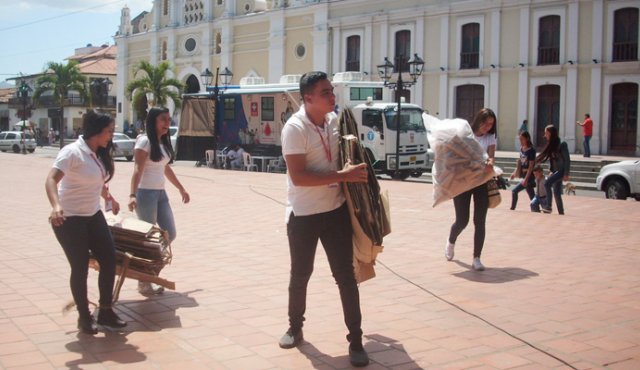 Con algunos residuos sólidos se pueden hacer elementos básicos para usar en las labores cotidianas. Cortesía