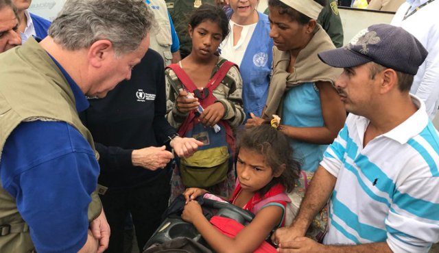 David Beasley, director ejecutivo del PMA de la ONU, conversó con venezolanos en Villa del Rosario, Norte de Santander. ONU