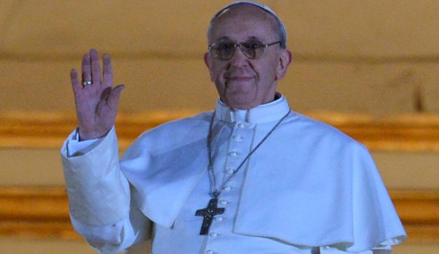 El papa les pidió que recen por él y que le deseen cosas buenas. AFP