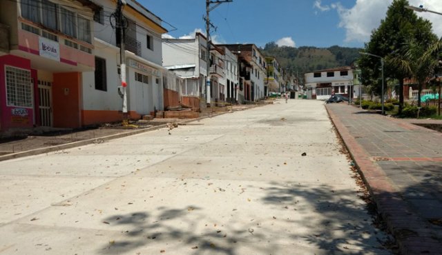 La intervención en las vías buscó mejorar la calidad de vida de las comunidades urbanas y proyectar una mejor imagen del municipio durante Semana Santa. Cortesía
