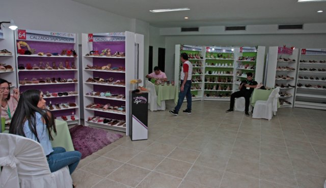 La feria se lleva a cabo en el hotel Tonchalá. Mario Caicedo / La Opinión