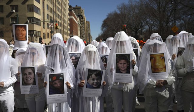 Las marchas fueron convocadas y organizadas por jóvenes estudiantes, ya hartos de la constante violencia con armas de fuego, que dejan unos 30.000 muertos a cada año en el país. AFP