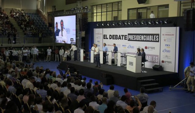 El debate, que duró poco más de dos horas, tuvo momentos en que las barras de los candidatos se enfrentaron, motivo por el cual se paraba la discusión. Colprensa