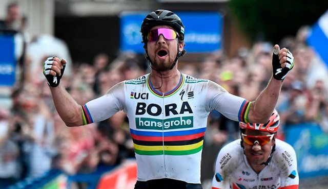 Sagan atacó a 55 km de la meta y se unió a los componentes de una fuga anterior. AFP