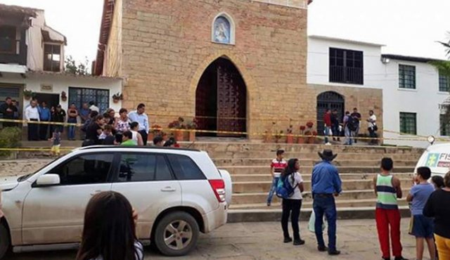 Aseguran las autoridades que el hombre atentó contra su vida con el mismo objeto cortopunzante. Internet