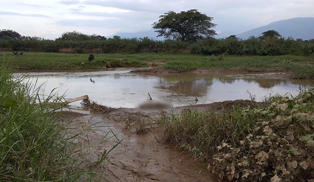 Al parecer, una leve creciente del río Pamplonita hizo que el cadáver llegara a la orilla. La Opinión