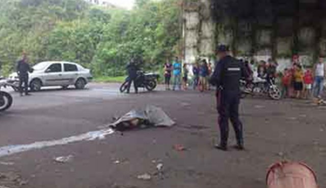 Los cuerpos fueron trasladados a la morgue del hospital Central de San Cristóbal. Cortesía