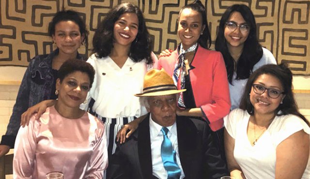 De pie: Paulina Flórez Camacho, Valeria Flórez González (graduanda), Salomé Flórez Uzcátegui y Sara Nieto Camacho. Sentados: Patricia Flórez Góngora, Cicerón Flórez y María Alejandra Fonseca. Cortesía