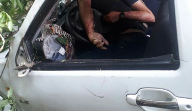 Las víctimas quedaron muertas dentro de la camioneta en la que viajaban. Cortesía