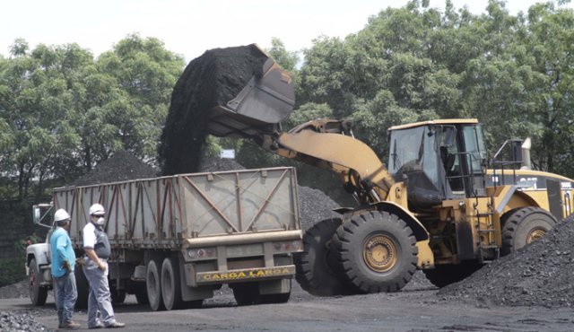 Empresas dedicadas a la producción de materiales de construcción se quejan de la falta de carbón para sus procesos. Archivo
