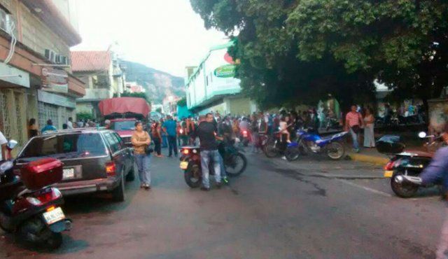 El hecho se presentó en cercanías al Centro Cívico de San Antonio del Táchira. @roshernandez