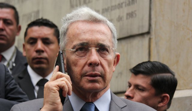 Tanto Duque como Uribe precisaron que el mensaje polémico era parte un reenvío de algún trino que le llegó al jefe de la oposición. Colprensa