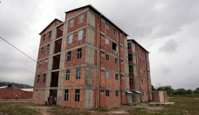 Una revisión le harán mañana viernes a la torre, donde habitan unas 20 familias. Archivo