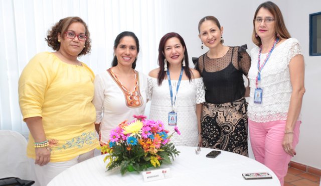 Yenni Magaly Moreno, Gloria Carrascal, Mónica Fuentes, Claudia Montejo y Nayivi Melo. César Obando