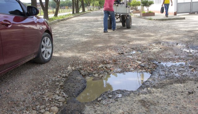 La Alcaldía bien podría apoyarse en herramientas tecnológicas como aplicaciones móviles que permitan a los cucuteños advertir de los daños en las vías, señaló Bachir Mirep. La Opinión