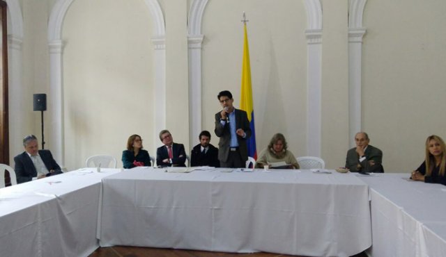 Los congresistas de los diferentes partidos que apoyan el acuerdo de paz se reunieron este martes. Cortesía