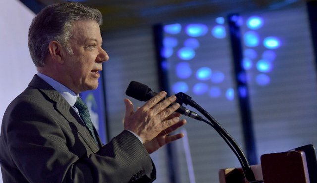 "Somos generosos con los emigrantes venezolanos, nuestros hermanos, e implacables con el régimen", dijo Santos. Colprensa